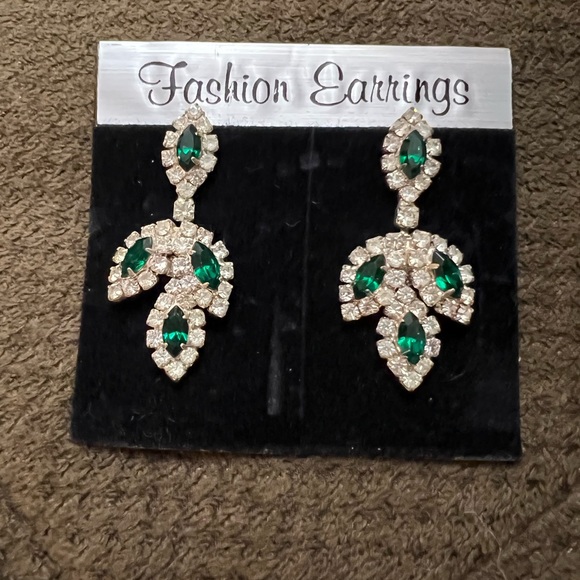 Formal/Prom Earring - Picture 1 of 3
